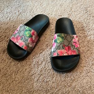 Gucci slides! Most popular Gucci slides in the floral print. 100% authentic.